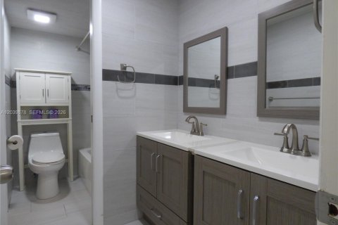 Condo in Miami, Florida, 1 bedroom  № 2087086 - photo 7
