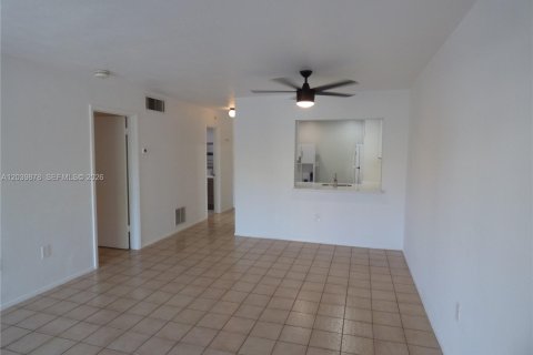 Condo in Miami, Florida, 1 bedroom  № 2087086 - photo 6