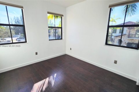 Купить таунхаус в Дорал, Флорида 4 спальни, 201.6м2, № 1952406 - фото 17