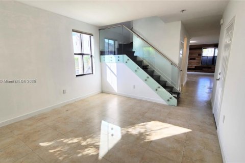 Купить таунхаус в Дорал, Флорида 4 спальни, 201.6м2, № 1952406 - фото 2