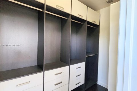 Купить таунхаус в Дорал, Флорида 4 спальни, 201.6м2, № 1952406 - фото 24