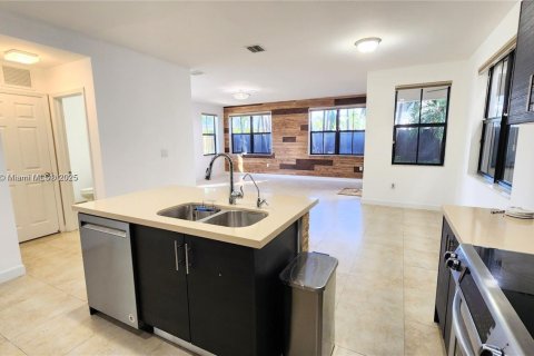 Купить таунхаус в Дорал, Флорида 4 спальни, 201.6м2, № 1952406 - фото 5