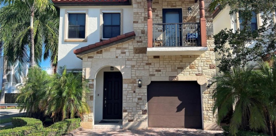 Touwnhouse à Doral, Floride 4 chambres, 201.6 m2 № 1952406