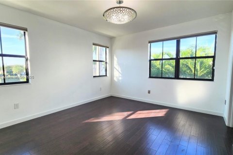 Купить таунхаус в Дорал, Флорида 4 спальни, 201.6м2, № 1952406 - фото 23