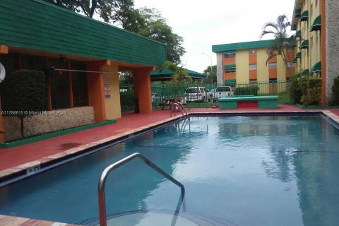 Copropriété à vendre à Hialeah, Floride: 1 chambre, 55.74 m2 № 1697149 - photo 2