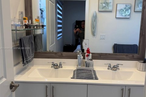 Снять в аренду таунхаус в Хомстед, Флорида 3 спальни, 123.37м2, № 2080598 - фото 7