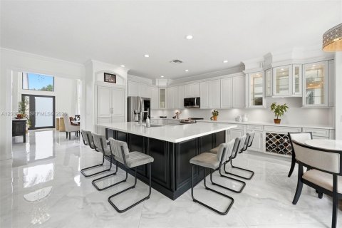 Villa ou maison à vendre à Miramar, Floride: 4 chambres, 332.5 m2 № 2370535 - photo 12
