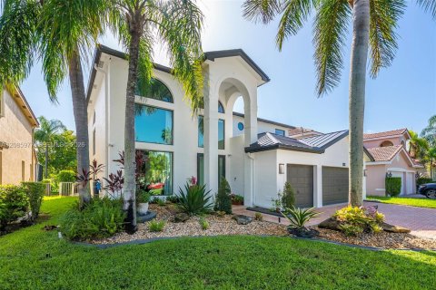 Villa ou maison à Miramar, Floride 4 chambres, 332.5 m2 № 2370535