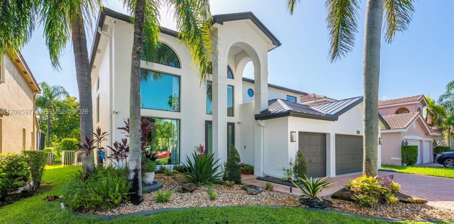 Villa ou maison à Miramar, Floride 4 chambres, 332.5 m2 № 2370535