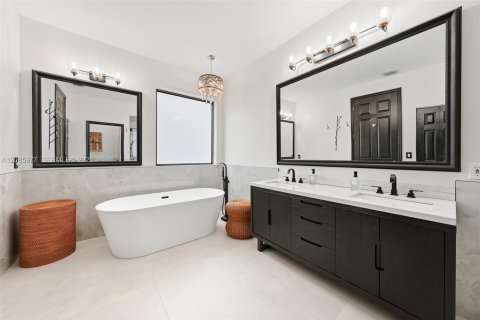 Villa ou maison à vendre à Miramar, Floride: 4 chambres, 332.5 m2 № 2370535 - photo 26