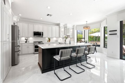 Villa ou maison à vendre à Miramar, Floride: 4 chambres, 332.5 m2 № 2370535 - photo 13
