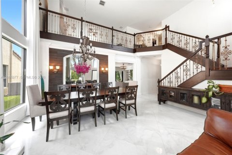 Villa ou maison à vendre à Miramar, Floride: 4 chambres, 332.5 m2 № 2370535 - photo 10
