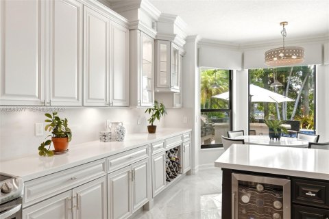 Villa ou maison à vendre à Miramar, Floride: 4 chambres, 332.5 m2 № 2370535 - photo 15