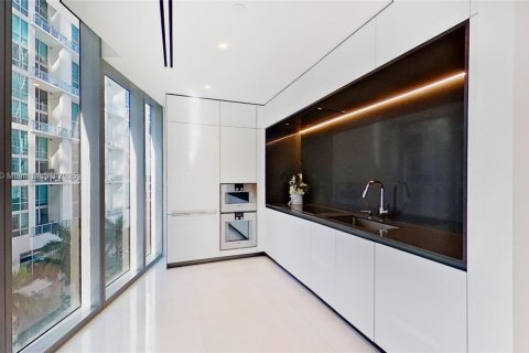 Condo in Miami, Florida, 1 bedroom  № 1898057 - photo 5