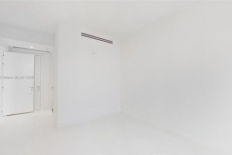Condo in Miami, Florida, 1 bedroom  № 1898057 - photo 10