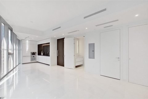Condo in Miami, Florida, 1 bedroom  № 1898057 - photo 2