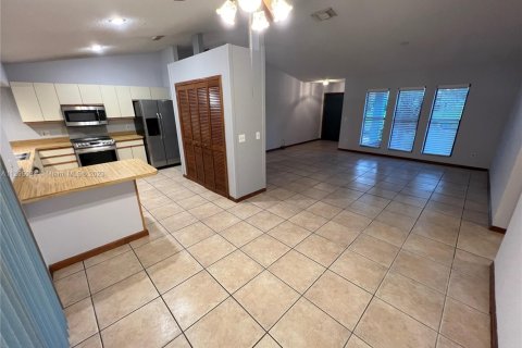 Casa en venta en Port St. Lucie, Florida, 3 dormitorios, 142.7 m2 № 1951364 - foto 2