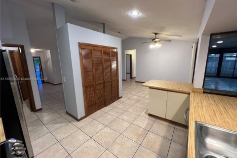 Casa en venta en Port St. Lucie, Florida, 3 dormitorios, 142.7 m2 № 1951364 - foto 8