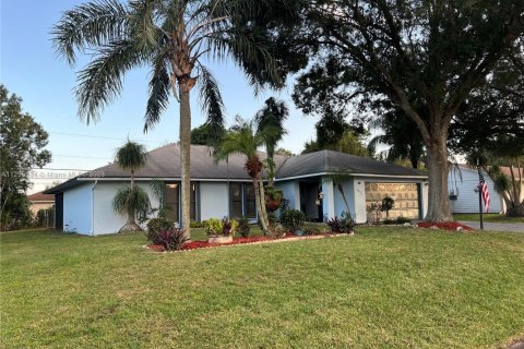 Casa en venta en Port St. Lucie, Florida, 3 dormitorios, 142.7 m2 № 1951364 - foto 1