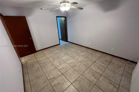 Casa en venta en Port St. Lucie, Florida, 3 dormitorios, 142.7 m2 № 1951364 - foto 18