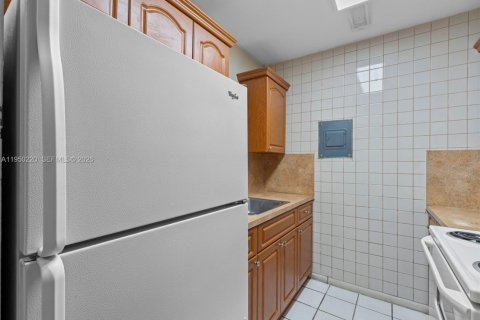 Condominio en venta en Miami, Florida, 1 dormitorio, 60.39 m2 № 2007655 - foto 9