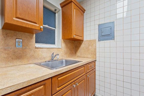 Condominio en venta en Miami, Florida, 1 dormitorio, 60.39 m2 № 2007655 - foto 10