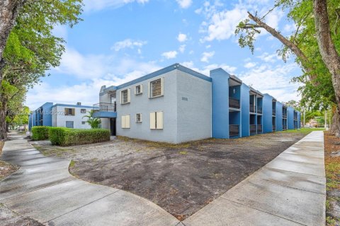 Condominio en Miami, Florida, 1 dormitorio  № 2007655