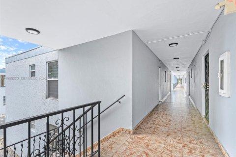 Condominio en venta en Miami, Florida, 1 dormitorio, 60.39 m2 № 2007655 - foto 4