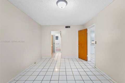 Condominio en venta en Miami, Florida, 1 dormitorio, 60.39 m2 № 2007655 - foto 17