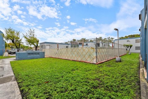 Condominio en venta en Miami, Florida, 1 dormitorio, 60.39 m2 № 2007655 - foto 24