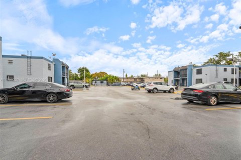 Condominio en venta en Miami, Florida, 1 dormitorio, 60.39 m2 № 2007655 - foto 25