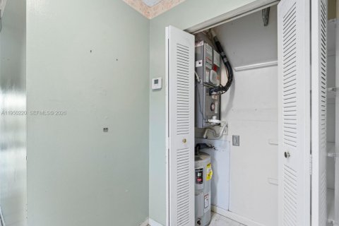 Condominio en venta en Miami, Florida, 1 dormitorio, 60.39 m2 № 2007655 - foto 12