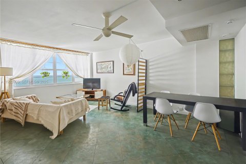 Copropriété à louer à Miami Beach, Floride: 52.95 m2 № 1982322 - photo 2