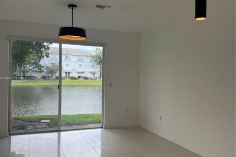 Adosado en venta en Lauderhill, Florida, 3 dormitorios, 117.06 m2 № 1949105 - foto 6