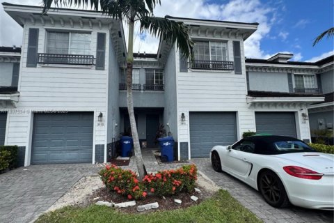 Adosado en venta en Lauderhill, Florida, 3 dormitorios, 117.06 m2 № 1949105 - foto 1