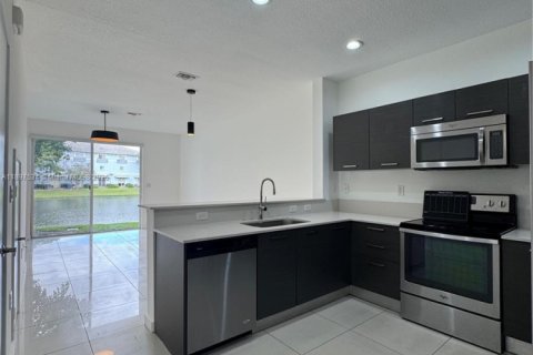 Adosado en venta en Lauderhill, Florida, 3 dormitorios, 117.06 m2 № 1949105 - foto 2