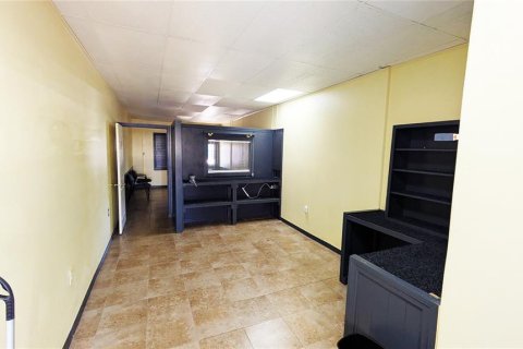 Propiedad comercial en alquiler en Palmetto, Florida, 48.31 m2 № 2106072 - foto 4