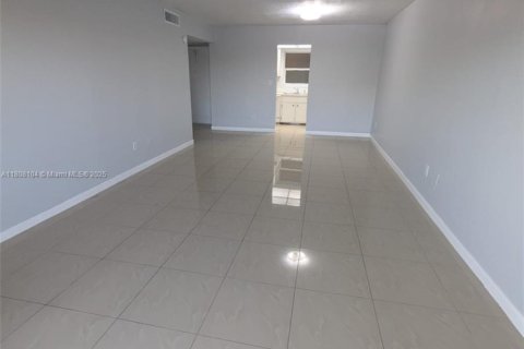 Condominio en alquiler en Miami, Florida, 1 dormitorio, 65.03 m2 № 1748498 - foto 5