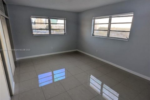 Condominio en alquiler en Miami, Florida, 1 dormitorio, 65.03 m2 № 1748498 - foto 14