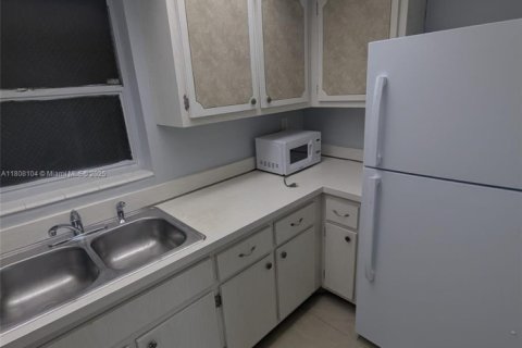 Condominio en alquiler en Miami, Florida, 1 dormitorio, 65.03 m2 № 1748498 - foto 10