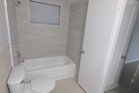 Condominio en alquiler en Miami, Florida, 1 dormitorio, 65.03 m2 № 1748498 - foto 12