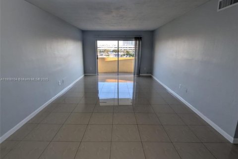 Condominio en alquiler en Miami, Florida, 1 dormitorio, 65.03 m2 № 1748498 - foto 4