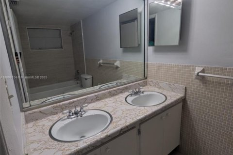 Condominio en alquiler en Miami, Florida, 1 dormitorio, 65.03 m2 № 1748498 - foto 11