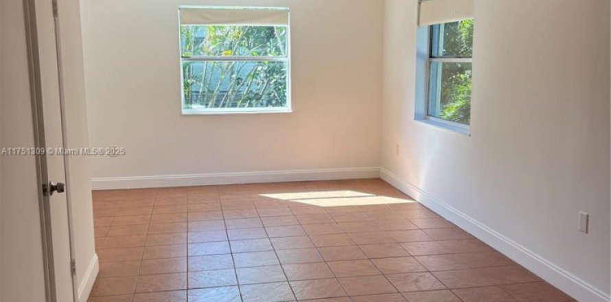 Condominio en Miami, Florida, 2 dormitorios № 1714441
