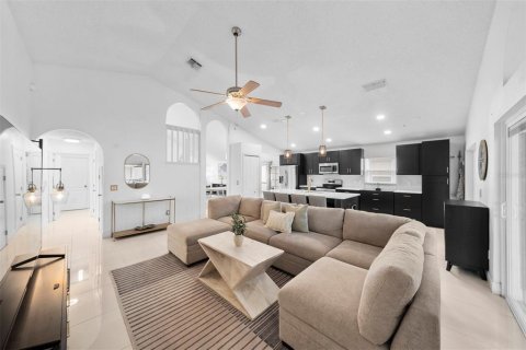 Villa ou maison à vendre à Orlando, Floride: 4 chambres, 220.36 m2 № 2198157 - photo 18