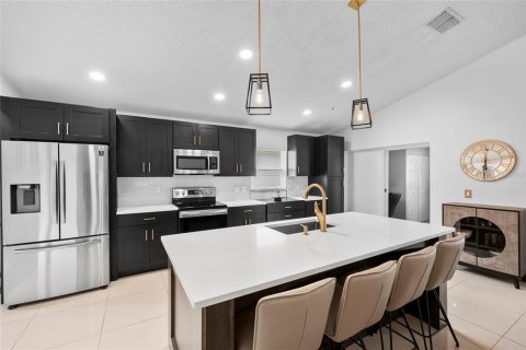 Villa ou maison à vendre à Orlando, Floride: 4 chambres, 220.36 m2 № 2198157 - photo 13