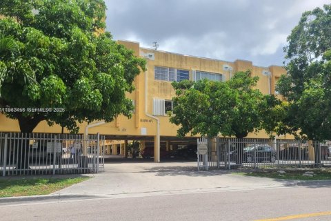Condo à Hialeah, Floride, 2 chambres  № 2080736