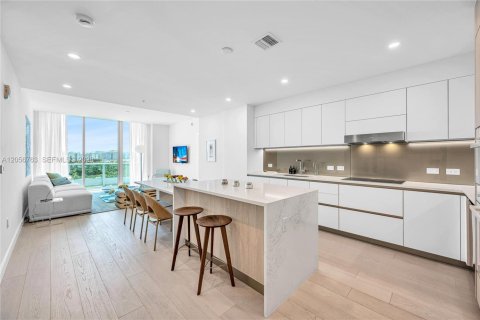 Condo à Bay Harbor Islands, Floride, 3 chambres № 2276693