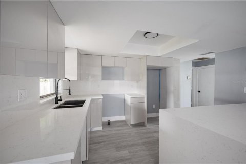 Villa ou maison à vendre à Kissimmee, Floride: 4 chambres, 157.93 m2 № 1853839 - photo 4