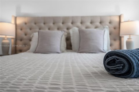 Снять в аренду виллу или дом в Майами, Флорида 2 спальни, 278.99м2, № 1994218 - фото 16